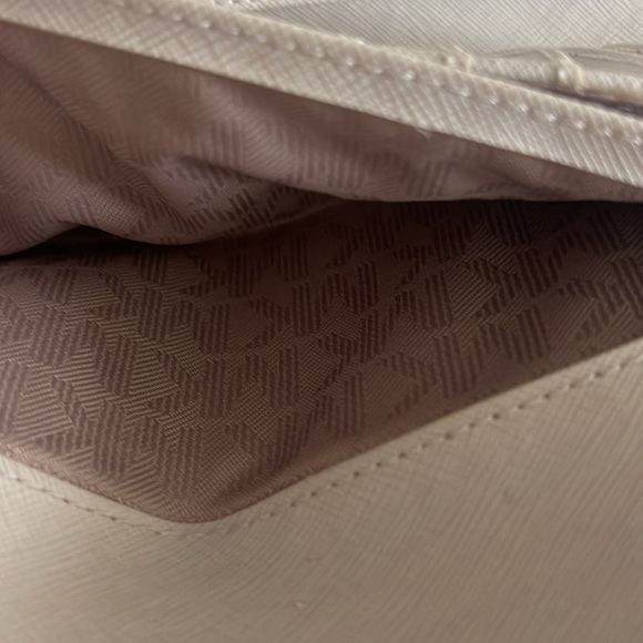 Michael Kors wallet - Picture 8 of 16